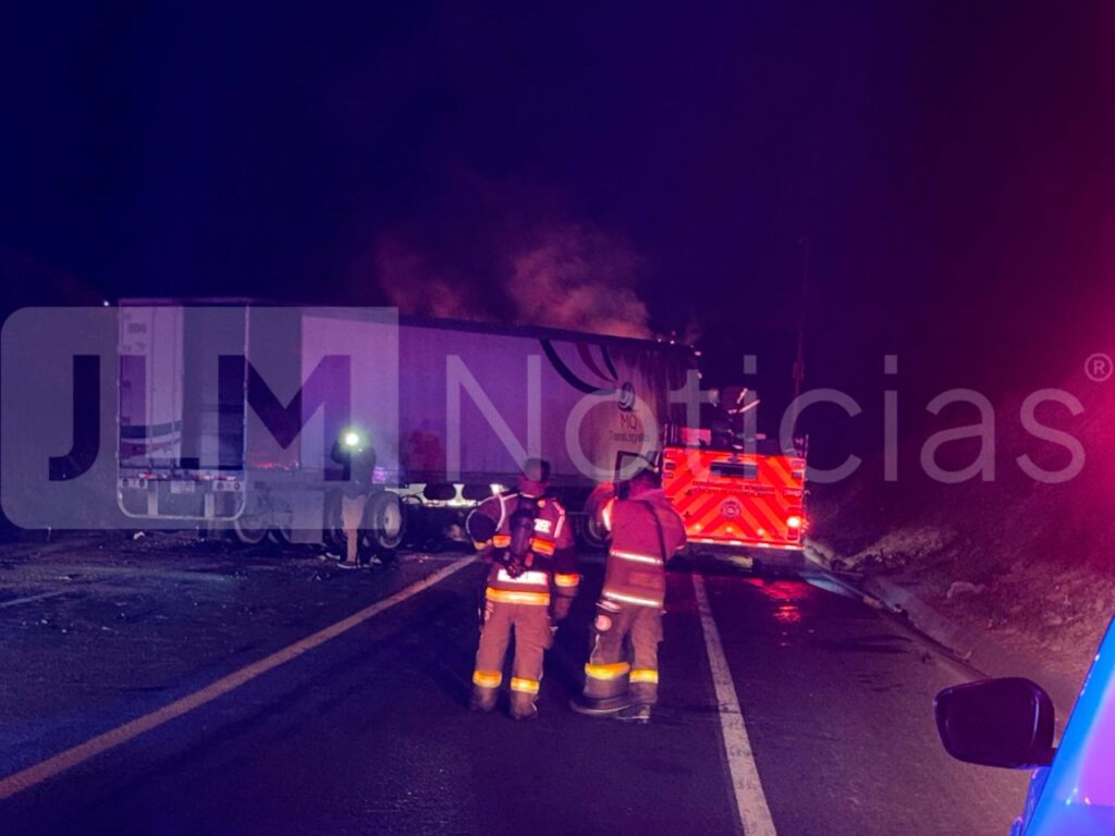 Accidente entre tráileres en el Libramiento Sur-Poniente de Aguascalientes deja unidades calcinadas
