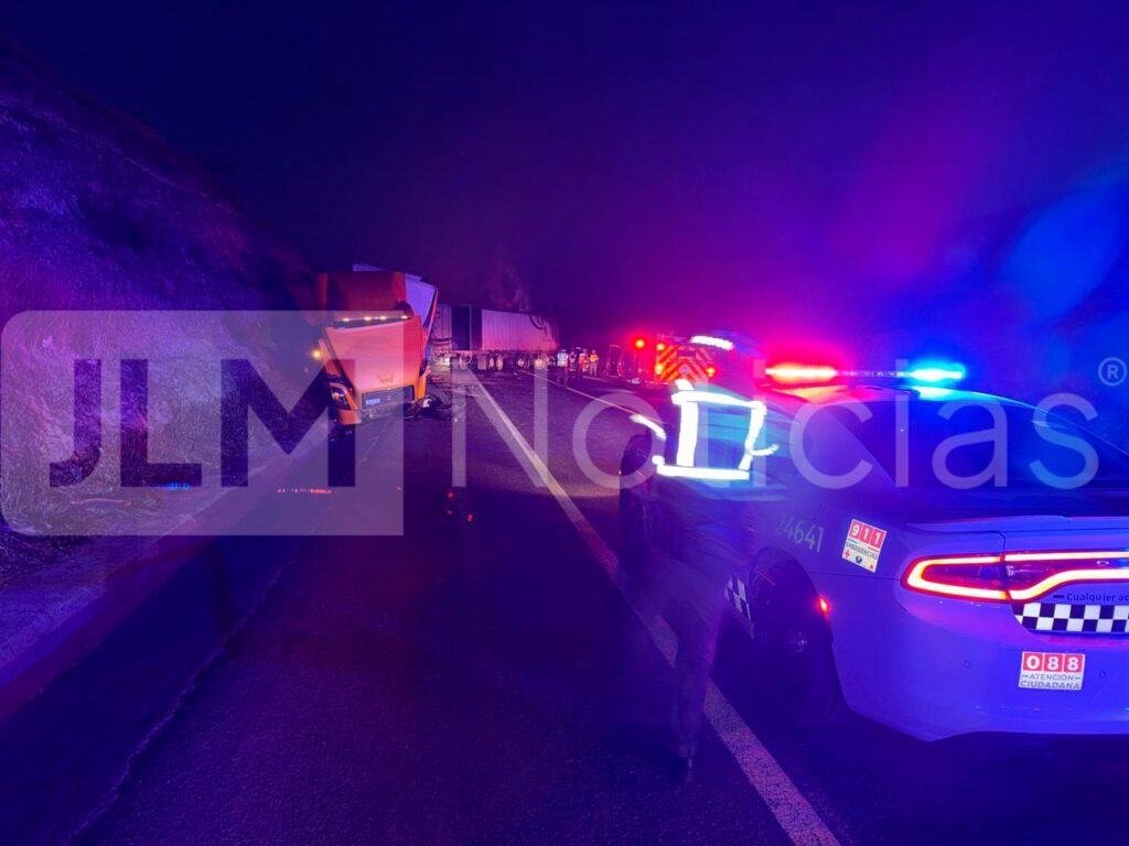 Accidente entre tráileres en el Libramiento Sur-Poniente de Aguascalientes deja unidades calcinadas