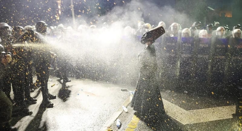 Fotografía que marcó al mundo: la imagen que resume un año de crisis y resistencia