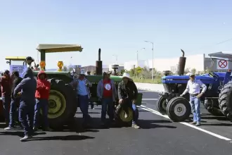 Campesinos durante negociaciones con el Gobierno federal por precios de maíz y frijol y su rechazo al T-MEC