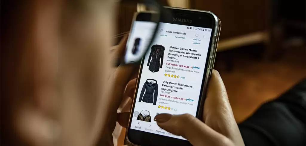 Consumidores mexicanos utilizan inteligencia artificial para comparar precios, elegir regalos y comprar en línea durante la temporada navideña.