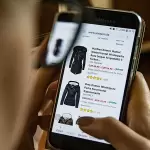 Consumidores mexicanos utilizan inteligencia artificial para comparar precios, elegir regalos y comprar en línea durante la temporada navideña.