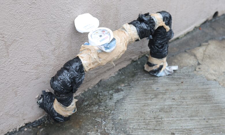Tuberías expuestas al frío en viviendas de Aguascalientes durante temporada invernal