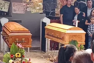 Dan santa sepultura a los 2 médicos mexicanos que murieron en Chile