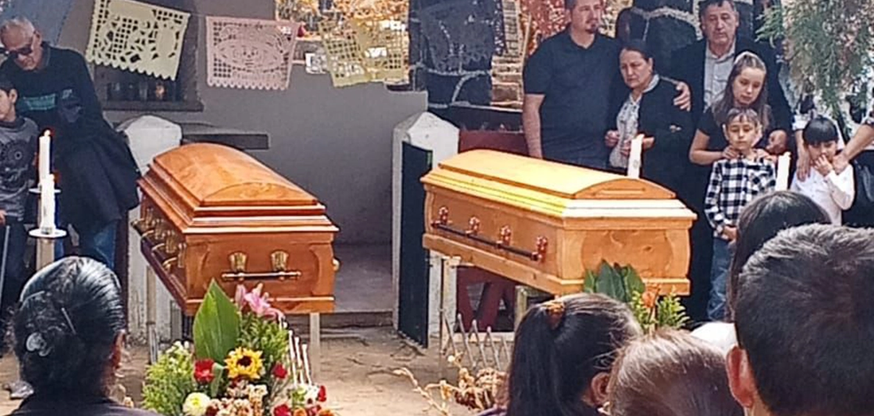 Dan santa sepultura a los 2 médicos mexicanos que murieron en Chile