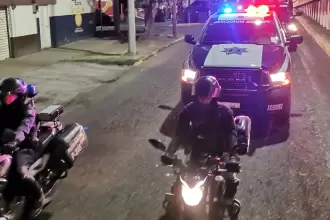 Policías municipales ofrecen traslado gratuito a familias varadas en Aguascalientes durante la noche de Navidad