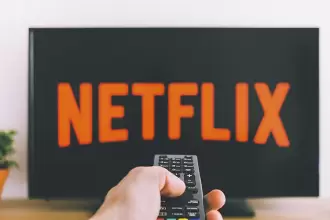 Nueva ley federal regula suscripciones digitales y protege a consumidores de cobros automáticos.