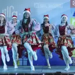 Villa Navidad en Aguascalientes con pista de patinaje y juegos mecánicos para familias durante la temporada navideña.