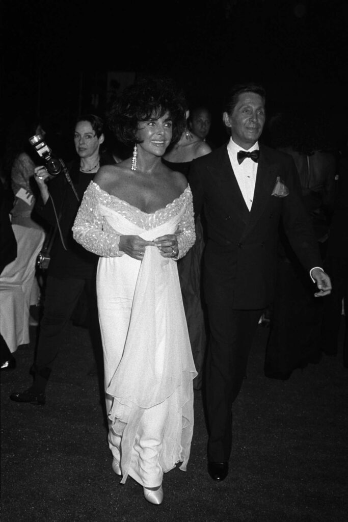 Elizabeth Taylor con un diseño de Valentino en 1991.