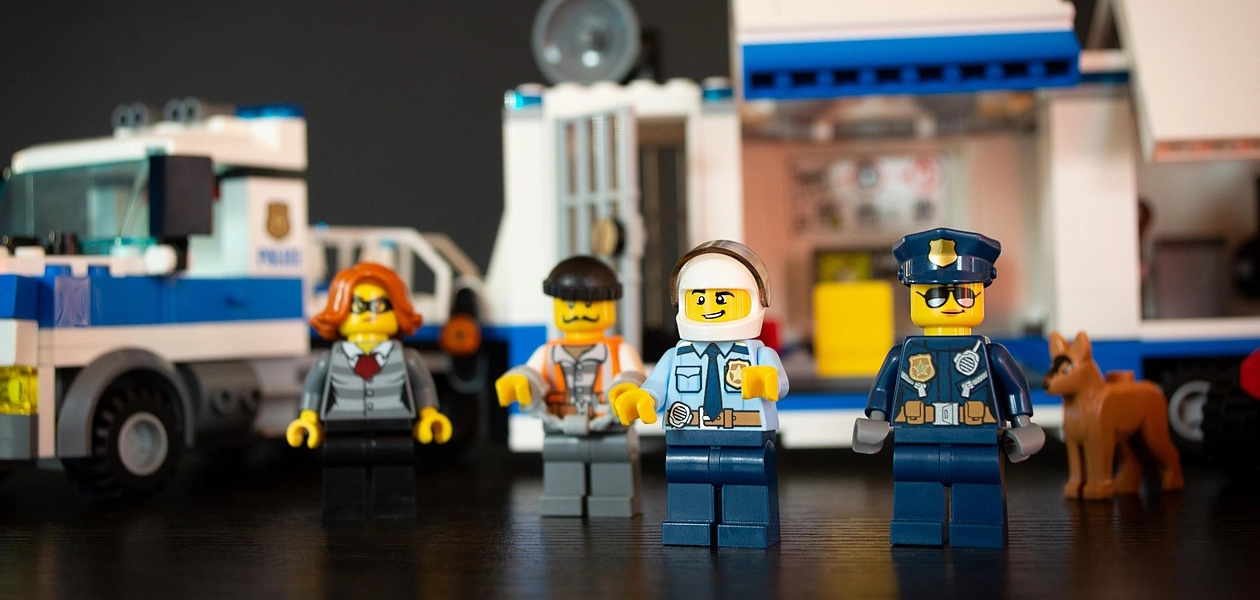 Sets de LEGO considerados los más caros y raros del mundo, exhibidos como piezas de colección
