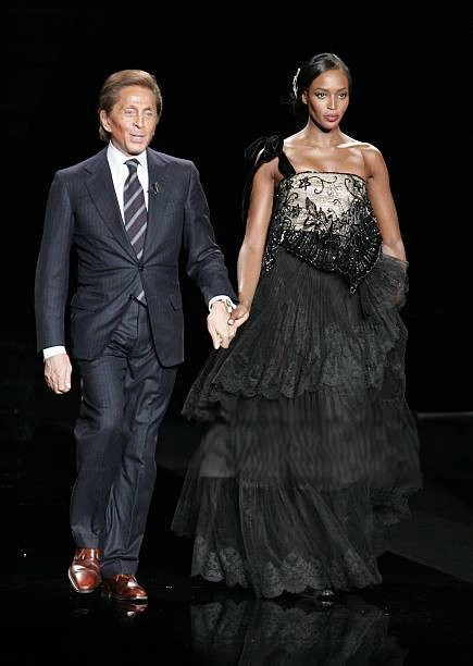 Naomi Campbell junto a Valentino