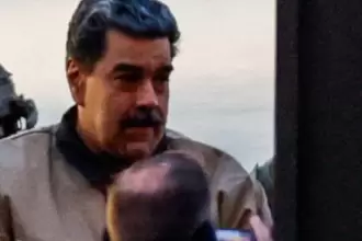 Nicolás Maduro desenmascarado por un activista venezolano