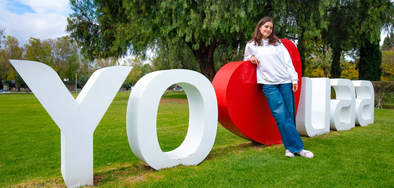Comunidad universitaria en la UAA. La Universidad abre convocatoria de becas 2026 para bachillerato, licenciatura y posgrado. Foto: JLMNoticias / UAA / Especial.