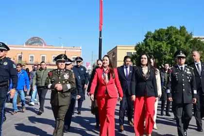 Tere Jiménez reafirma en el Día de la Bandera que Aguascalientes defenderá su tranquilidad y seguirá siendo tierra de paz.