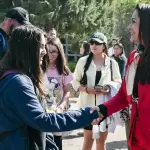 Tere Jiménez recibe a familias varadas en Jalisco que regresaron a Aguascalientes bajo resguardo del Ejército mexicano y autoridades estatales.