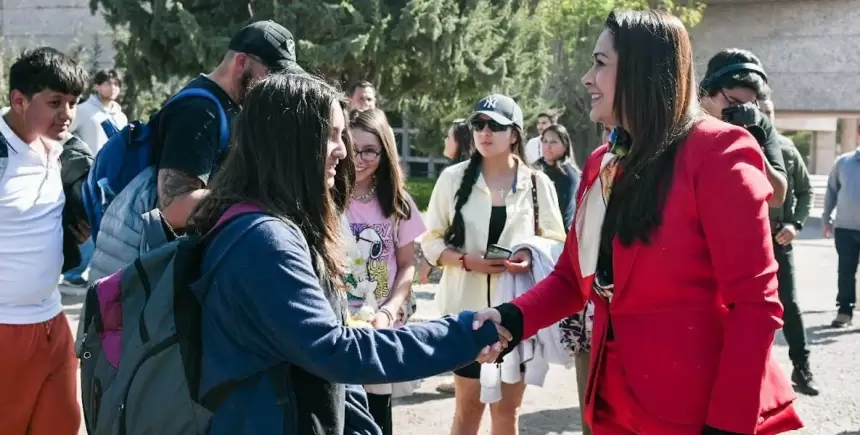 Tere Jiménez recibe a familias varadas en Jalisco que regresaron a Aguascalientes bajo resguardo del Ejército mexicano y autoridades estatales.