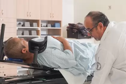 Aguascalientes fortalece la lucha contra el cáncer con acelerador lineal, 24 mil quimioterapias y mastógrafos de alta tecnología en hospitales públicos.