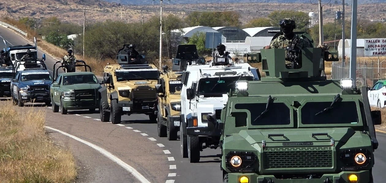 Operativos coordinados mantienen carreteras seguras en Aguascalientes con Blindaje Aguascalientes, Puertas de Seguridad y helicóptero Fuerza Uno.