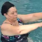 Fisioterapia acuática en el DIF Estatal: rehabilitación en tanque terapéutico para lesiones y neurodesarrollo. Conoce requisitos y horarios.