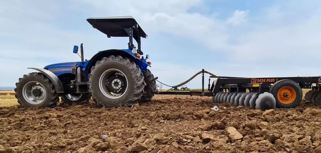 Productores del campo en Aguascalientes podrán recibir hasta 100 mil pesos para adquirir implementos agrícolas mediante programa de Sedrae.