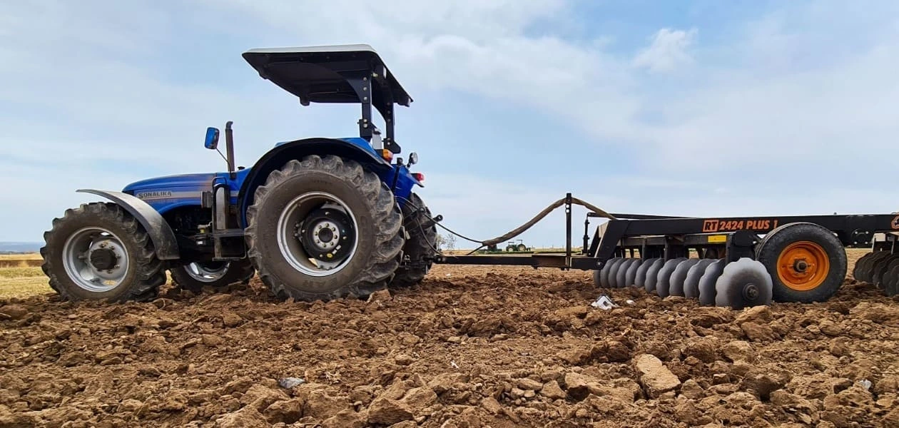 Productores del campo en Aguascalientes podrán recibir hasta 100 mil pesos para adquirir implementos agrícolas mediante programa de Sedrae.