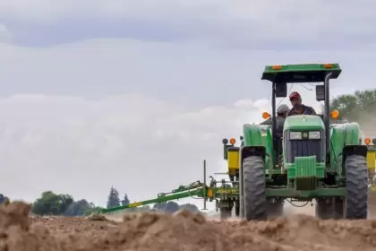 Sedrae abre convocatoria para que productores de Aguascalientes adquieran tractores nuevos con apoyos de hasta 150 mil pesos. Registro hasta marzo de 2026.