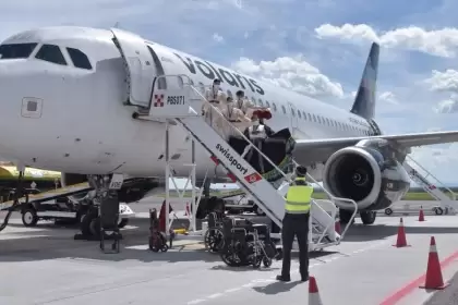 Volaris abrirá rutas desde Aguascalientes a Puebla y Puerto Vallarta con tres frecuencias semanales a partir de junio de 2026.