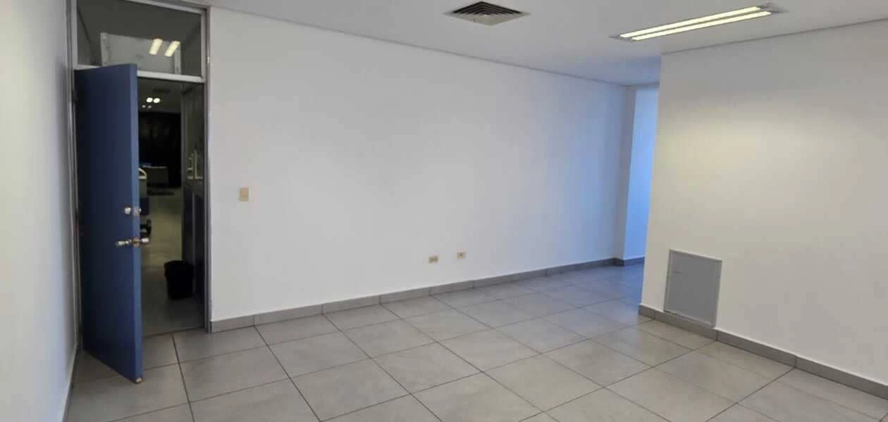 Avanzan obras de rehabilitación en el Hospital Tercer Milenio para fortalecer servicios de salud e infraestructura médica en Aguascalientes.