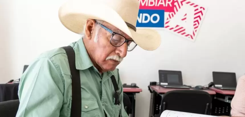 INEPJA ofrece primaria y secundaria gratis en Aguascalientes para mayores de 15 años, con modalidades flexibles y asesoría en 58 plazas comunitarias.