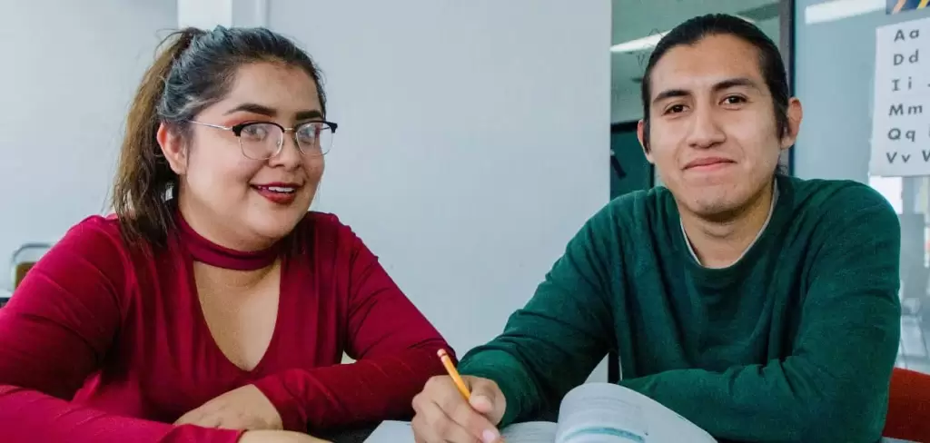 INEPJA abre inscripciones para terminar primaria o secundaria gratis en Aguascalientes. Educación flexible para mayores de 15 años.