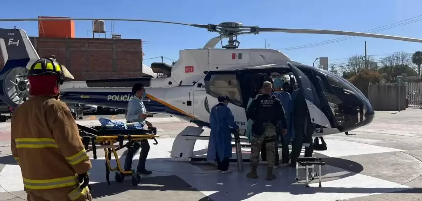 Helicóptero Fuerza 1 realiza traslado aeromédico urgente de paciente al Centro Médico Nacional de Occidente en Guadalajara.