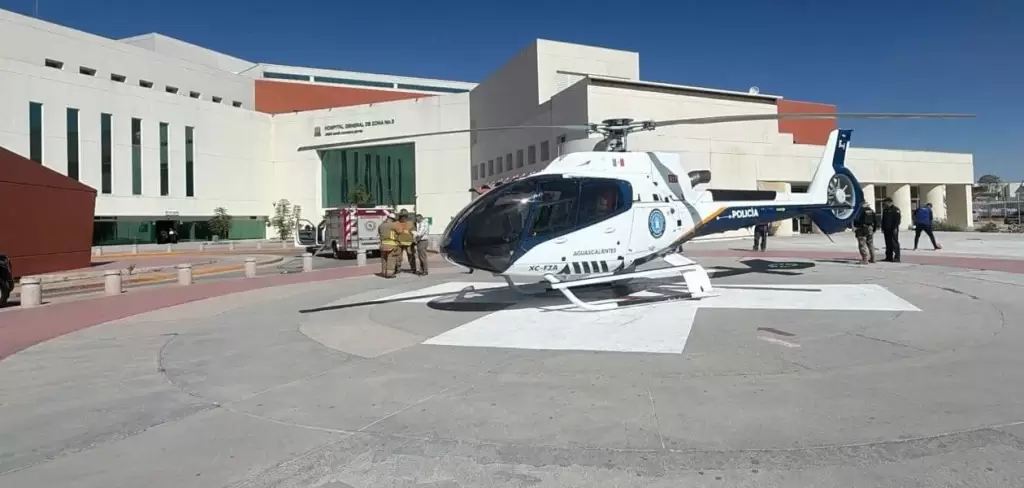 SSPE realiza traslado aeromédico en helicóptero Fuerza 1 a paciente con quemaduras al Centro Médico Nacional de Occidente.