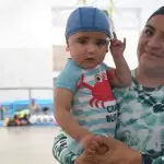 Alessandro, niño de Aguascalientes con retraso en el neurodesarrollo, muestra avances gracias a terapias y apoyo del DIF Estatal.