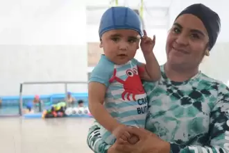 Alessandro, niño de Aguascalientes con retraso en el neurodesarrollo, muestra avances gracias a terapias y apoyo del DIF Estatal.