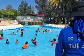 Policía Turística fortalece la seguridad en Aguascalientes y sus Pueblos Mágicos, brindando atención bilingüe y acompañamiento a visitantes.