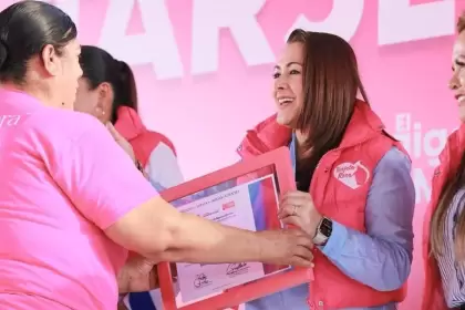 Tere Jiménez fortalece la Tarjeta Rosa en Pabellón de Arteaga y reafirma el apoyo a las mujeres con políticas de autonomía económica.