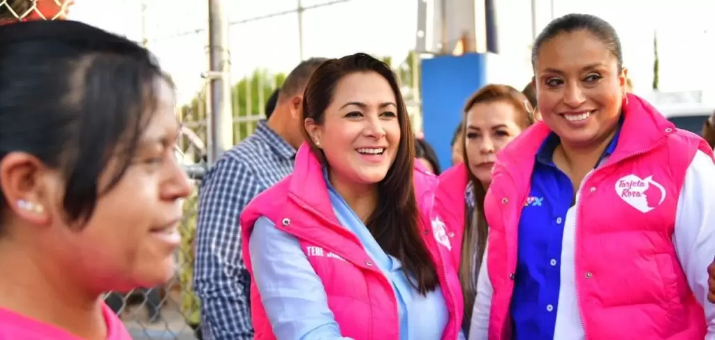 Tere Jiménez refrenda apoyo a mujeres con la Tarjeta Rosa en Pabellón de Arteaga; la meta de 4 mil tarjetas está cada vez más cerca.