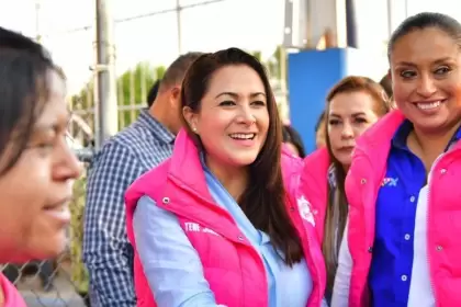 Tere Jiménez refrenda apoyo a mujeres con la Tarjeta Rosa en Pabellón de Arteaga; la meta de 4 mil tarjetas está cada vez más cerca.