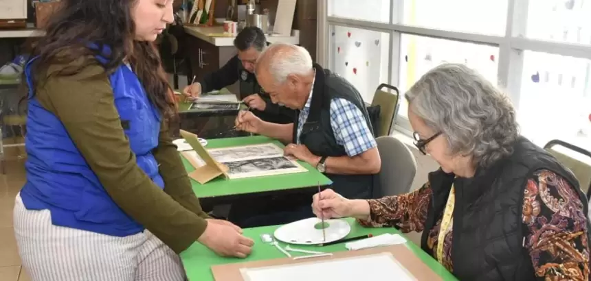 La historia de Margarita demuestra cómo el taller de pintura del Centro Gerontológico del DIF Estatal impulsa bienestar en adultos mayores.