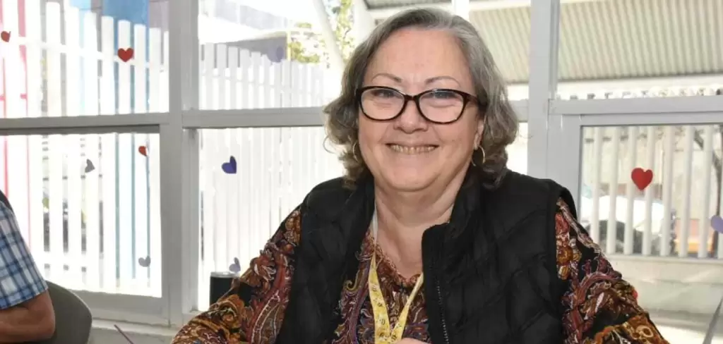 Margarita encontró un nuevo comienzo en el taller de pintura del Centro Gerontológico del DIF Estatal Aguascalientes. Conoce su historia.
