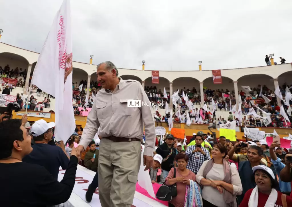 Adán Augusto durante su visita en Aguascalientes