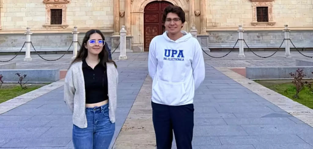 Estudiantes de Aguascalientes desarrollan en España una casa inteligente para cuidar a adultos mayores con monitoreo en tiempo real.