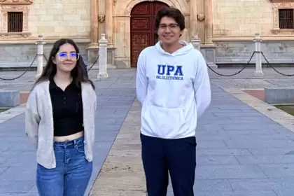 Estudiantes de Aguascalientes desarrollan en España una casa inteligente para cuidar a adultos mayores con monitoreo en tiempo real.