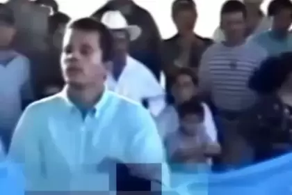 “El Mencho” en una pelea de gallos 