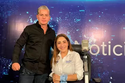 Paloma Amézquita, en el estudio de JLMNoticias. Amézquita se destapa: “Aspiro a gobernar Aguascalientes con congruencia”, dijo en entrevista a José Luis Morales. Foto: JLMNoticias / Especial.