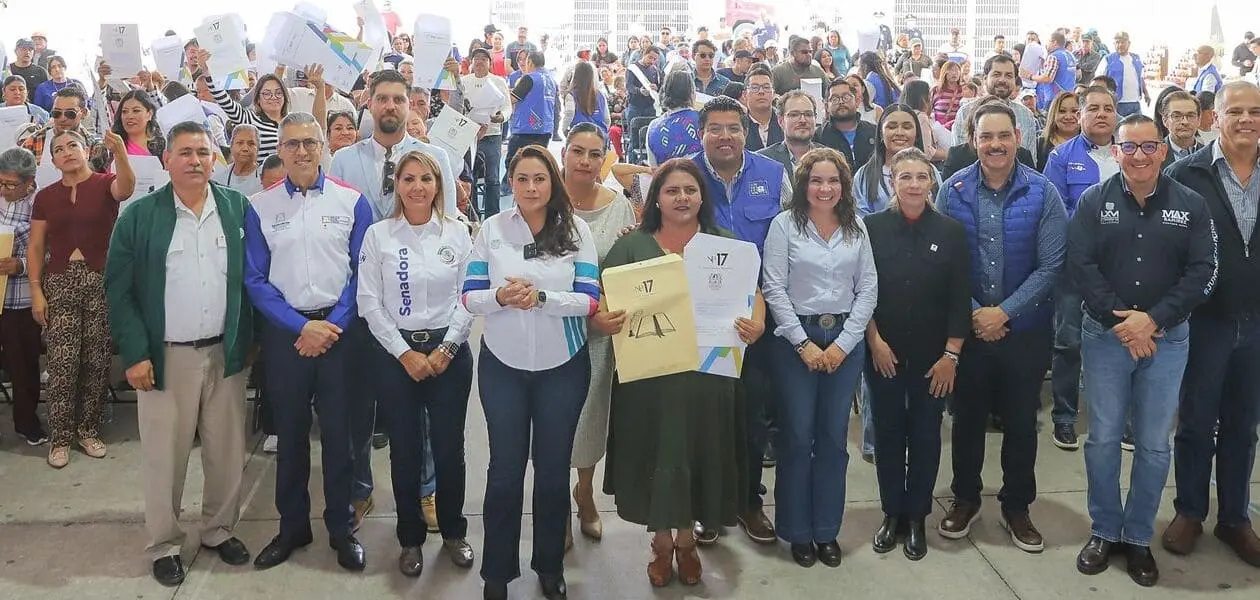 150 familias de Las Flores I y II en Jesús María reciben sus escrituras tras 20 años gracias al programa de regularización estatal.