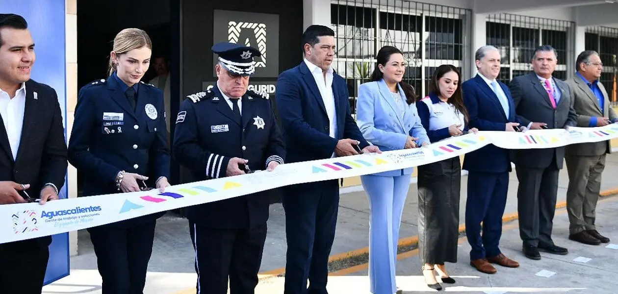 Tere Jiménez inaugura el Aula de Ciberseguridad más equipada de América Latina en el CECyTEA Morelos con inversión estatal.