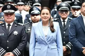 Tere Jiménez entrega reconocimientos y estímulos económicos a 21 policías estatales y municipales por su valor y profesionalismo.