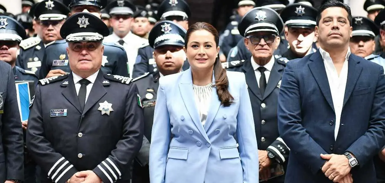 Tere Jiménez entrega reconocimientos y estímulos económicos a 21 policías estatales y municipales por su valor y profesionalismo.