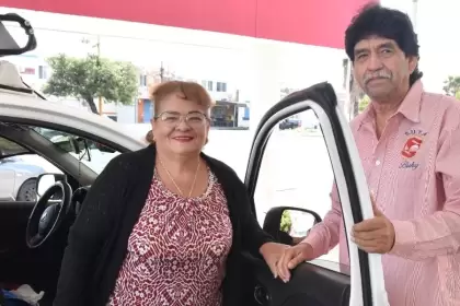 El Buky, taxista de Aguascalientes, apoya a personas con discapacidad a través de El Gigante Transporta y convierte cada viaje en ayuda.